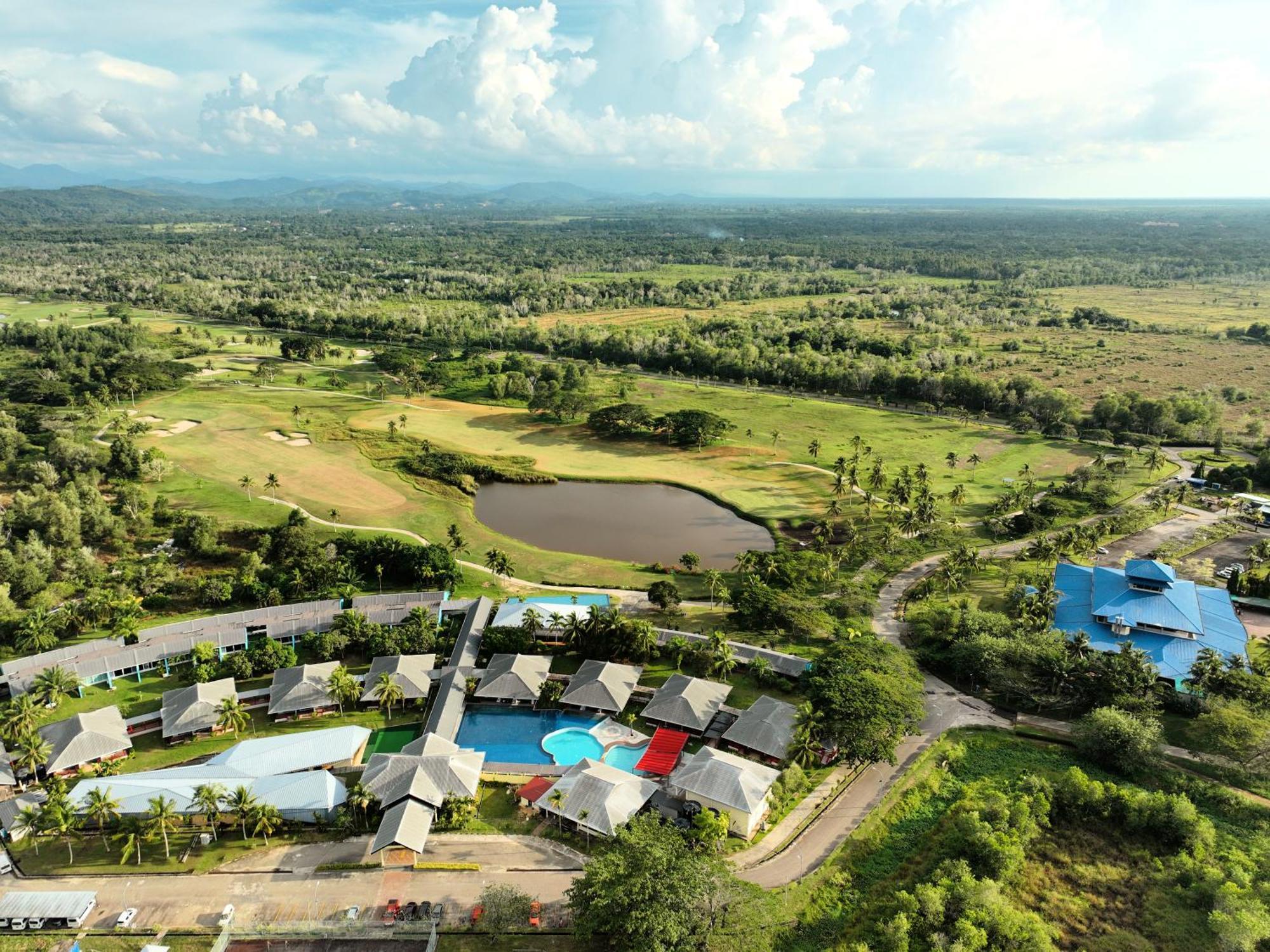 Artitaya Borneo Golf & Resort Papar エクステリア 写真