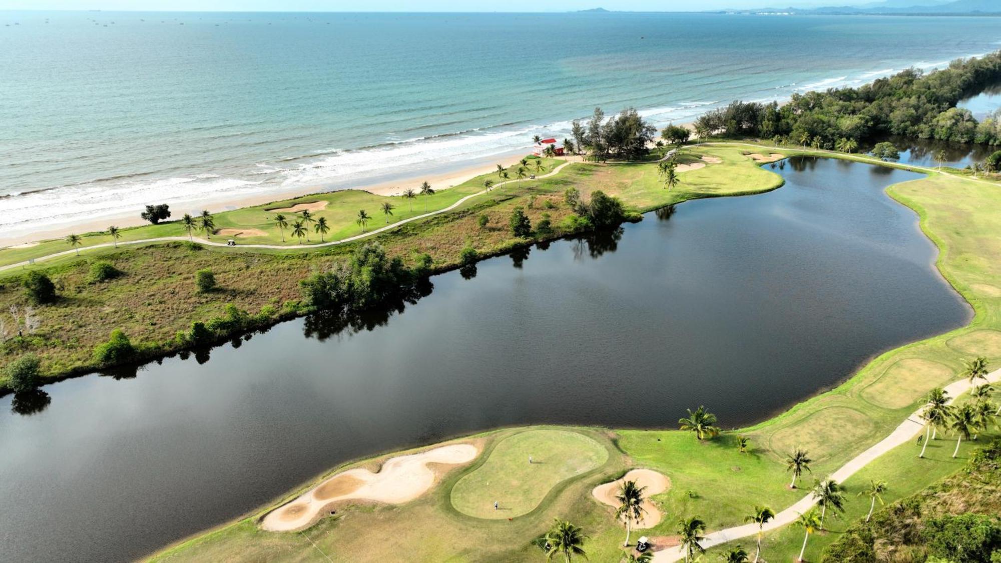 Artitaya Borneo Golf & Resort Papar エクステリア 写真