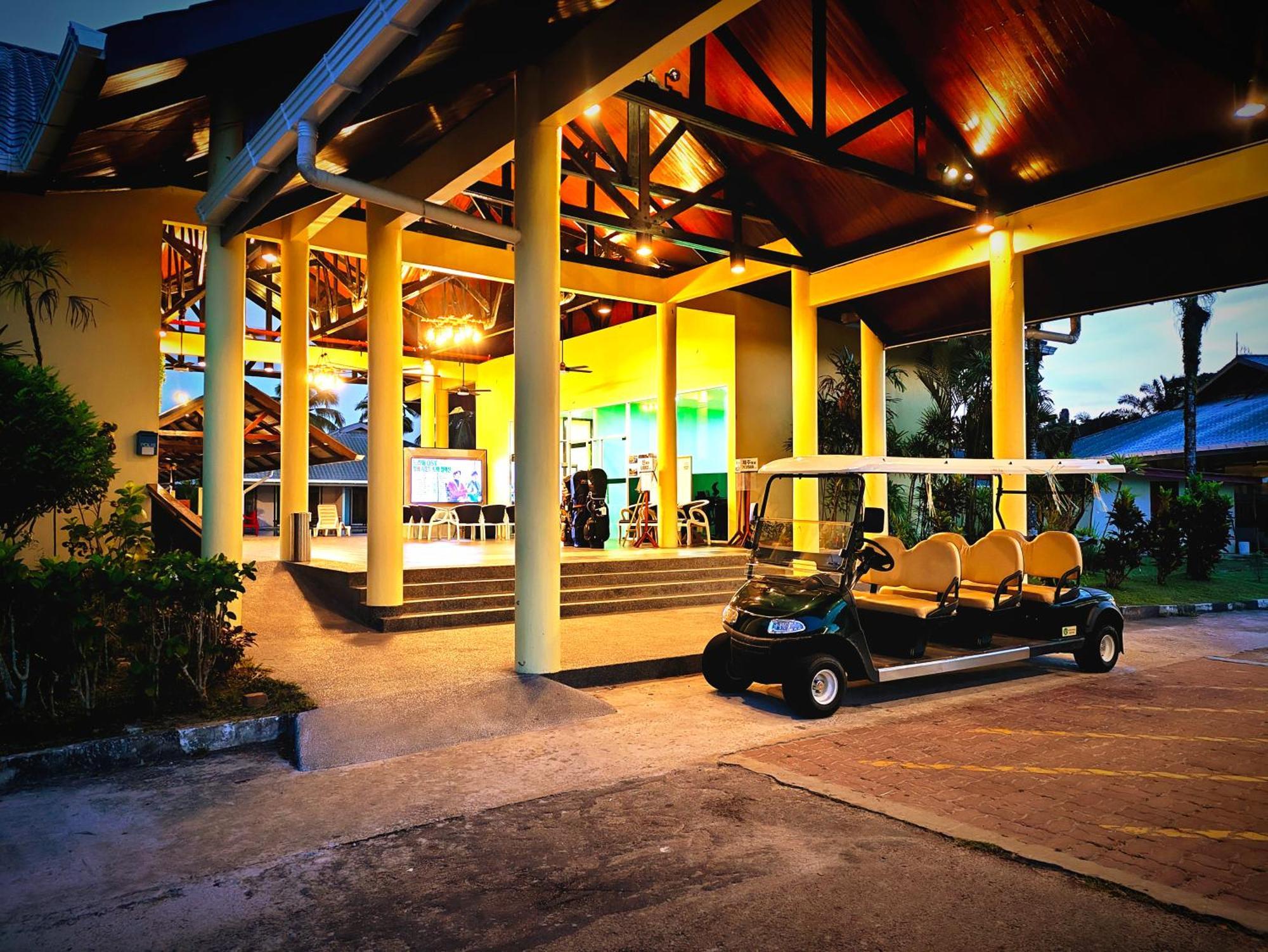 Artitaya Borneo Golf & Resort Papar エクステリア 写真